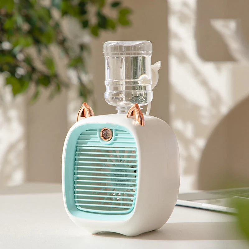 Handventilator mit Wasserzerstäuber für Abkühlung