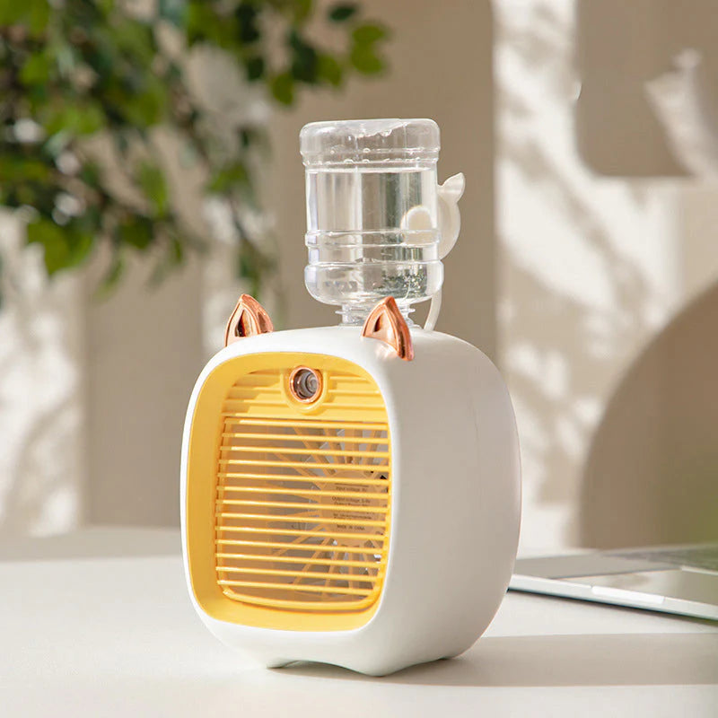 Handventilator mit Wasserzerstäuber für Abkühlung