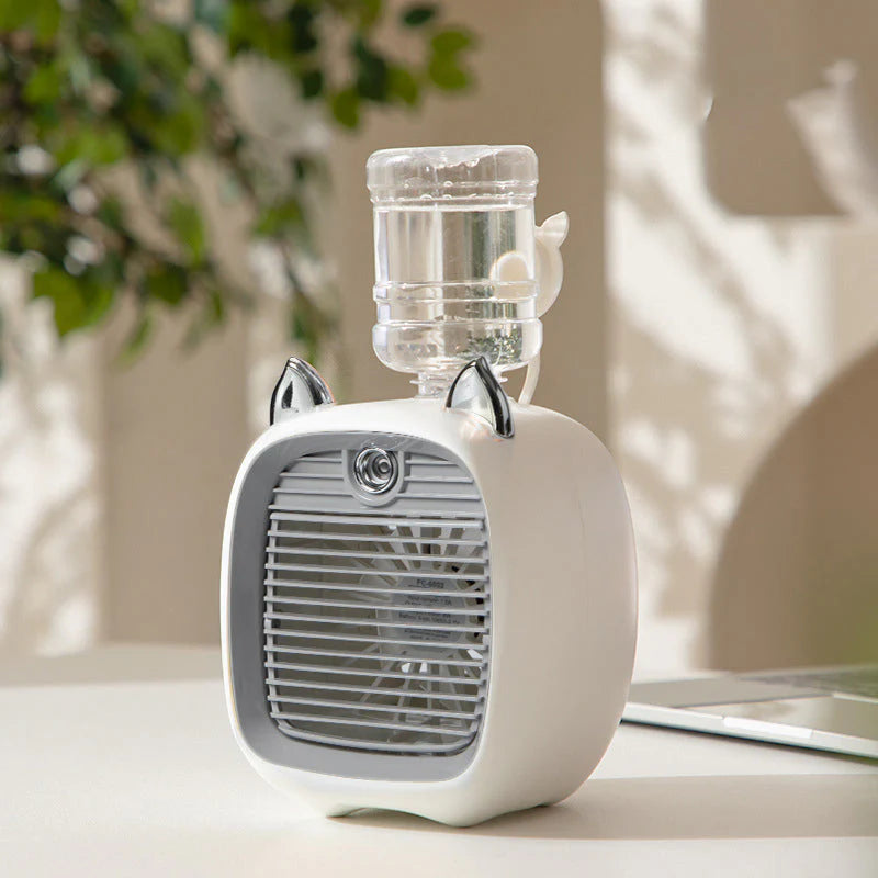 Handventilator mit Wasserzerstäuber für Abkühlung