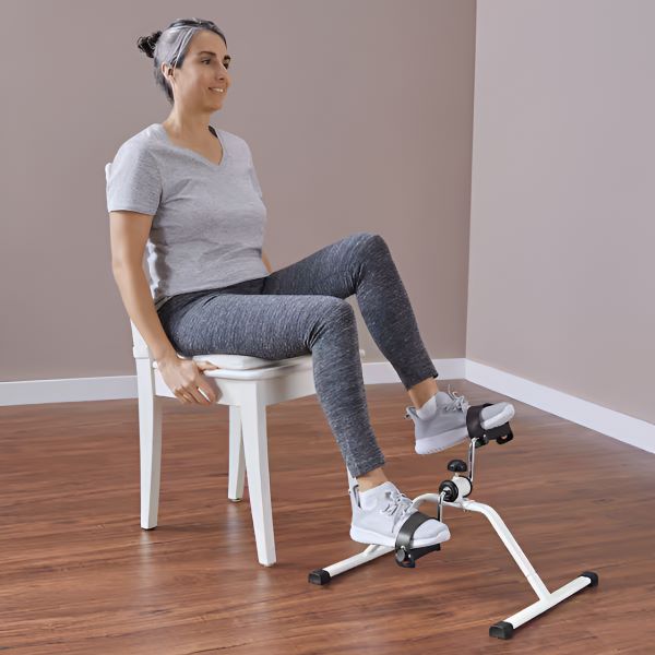 Mini-Heimtrainer mit Pedalen