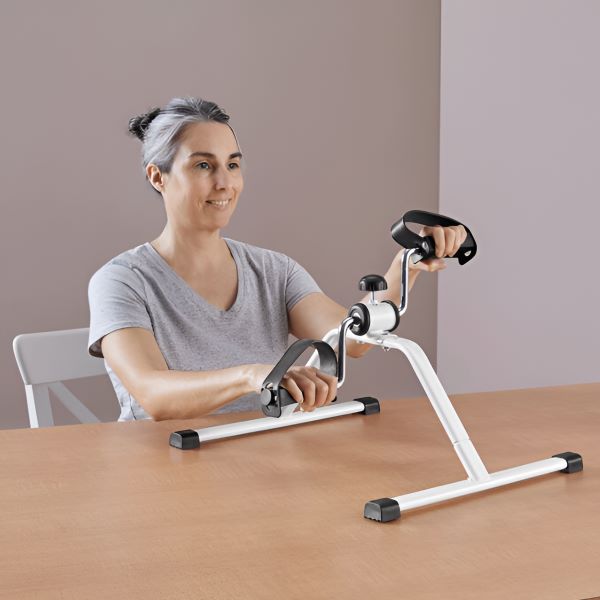Mini-Heimtrainer mit Pedalen