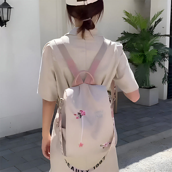 Modischer Damen-Rucksack mit variablen Tragemöglichkeiten