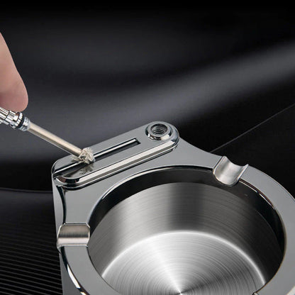 Klassischer Metall-Aschenbecher im Retro-Stil