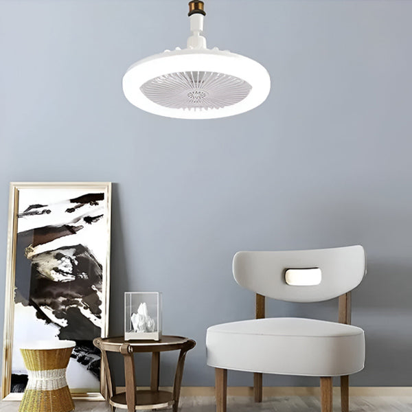 Moderner Deckenventilator mit Licht