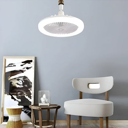 Moderner Deckenventilator mit Licht