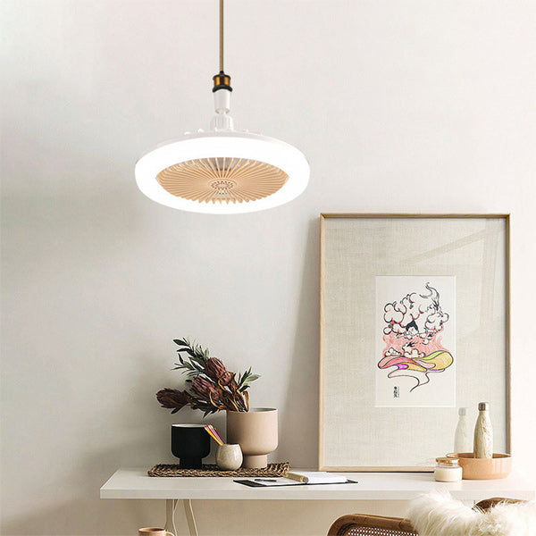Moderner Deckenventilator mit Licht