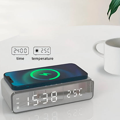 Praktisches 3-in-1 Ladegerät mit Display für Zeit & Temperatur