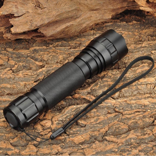 Wiederaufladbare LED-Taschenlampe mit Fernlicht